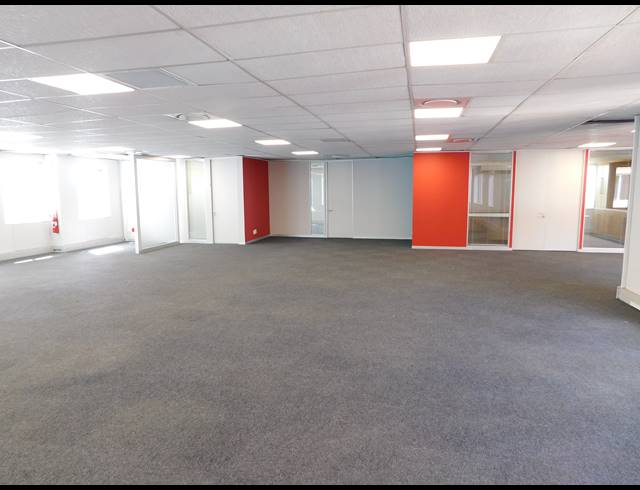 303M² OFFICE TO LET IN FERNDALE